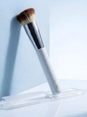 La Mer Skincolor de La Mer The Angled Foundation Brush NIB Sealed | Discontinued